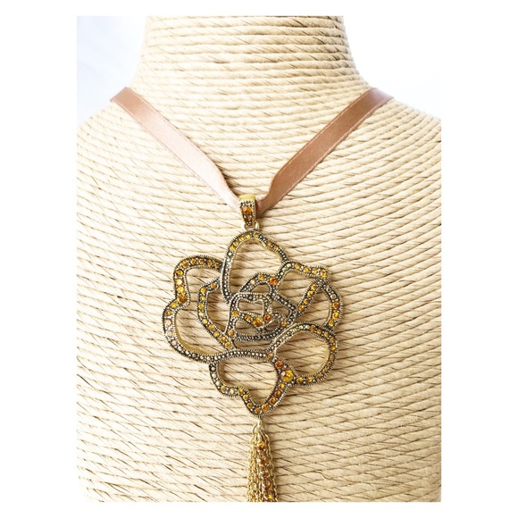 Champagne ♥️ Crystals Ribbon Flower Necklace - Picture 5 of 9